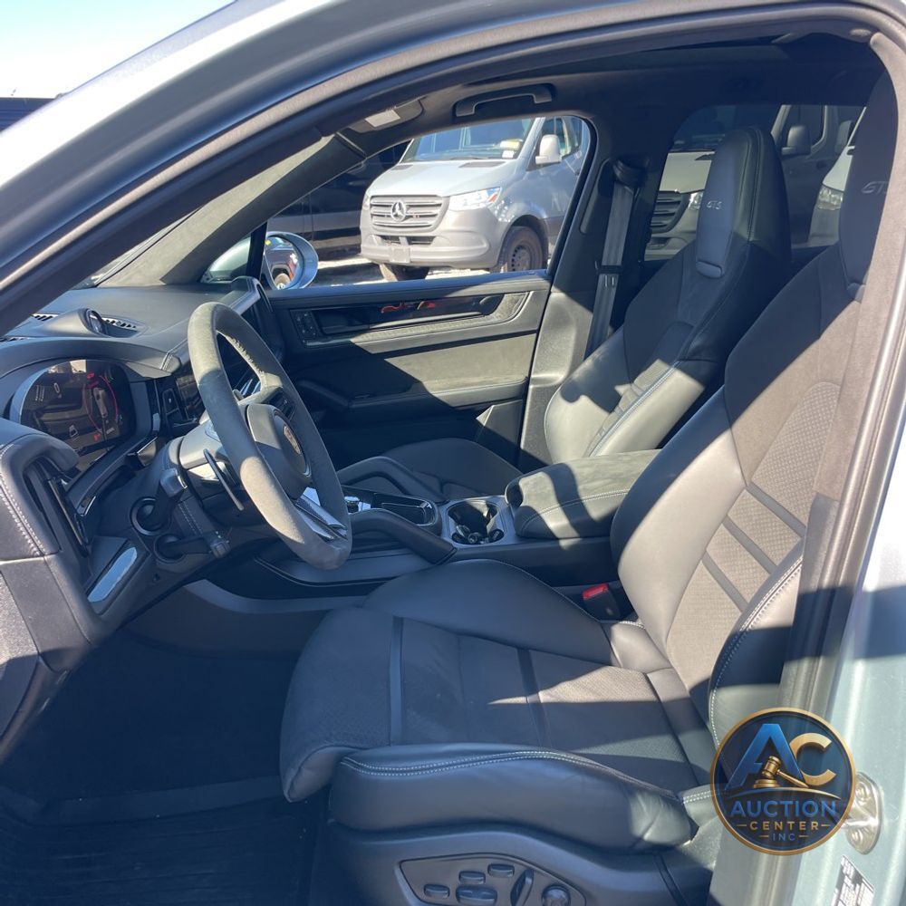 2025 Porsche Cayenne GTS