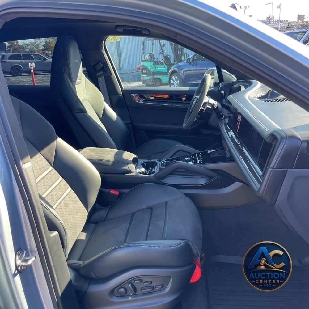2025 Porsche Cayenne GTS