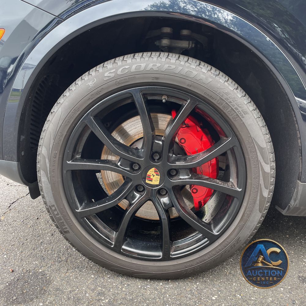 2023 Porsche Cayenne Platinum Edition