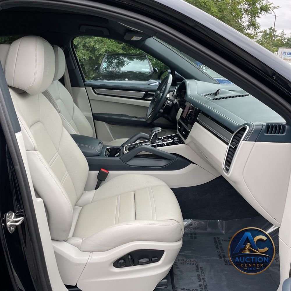 2023 Porsche Cayenne Platinum Edition