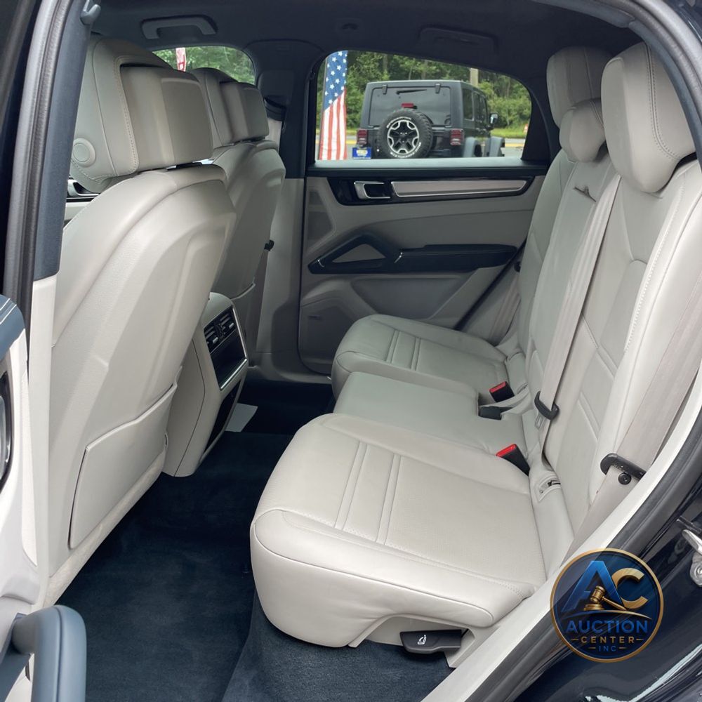 2023 Porsche Cayenne Platinum Edition