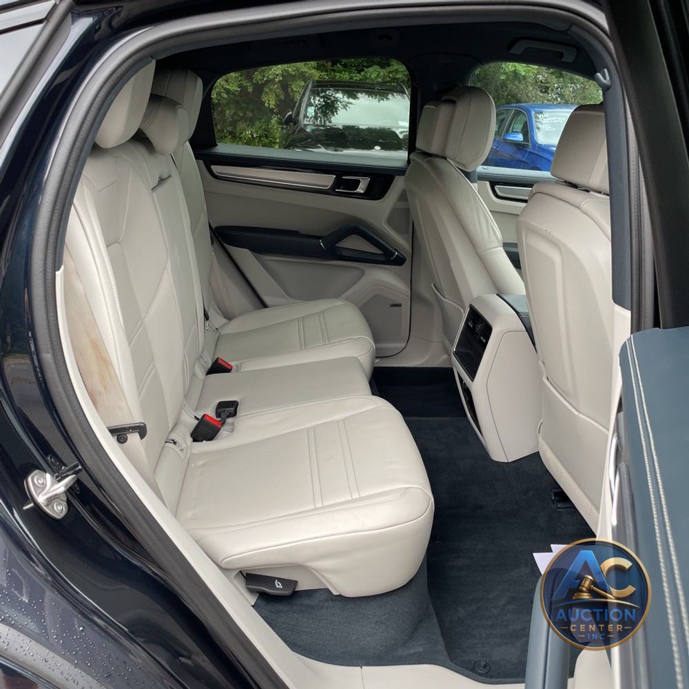 2023 Porsche Cayenne Platinum Edition