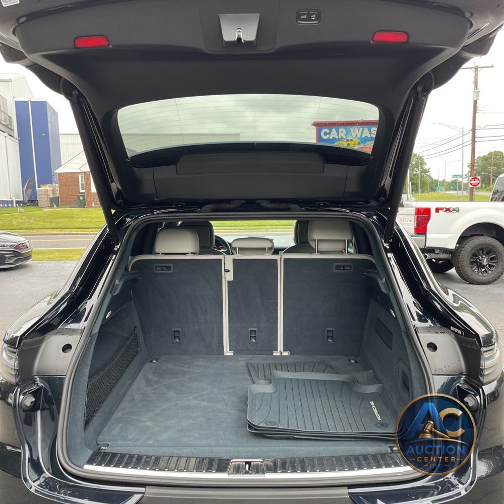 2023 Porsche Cayenne Platinum Edition