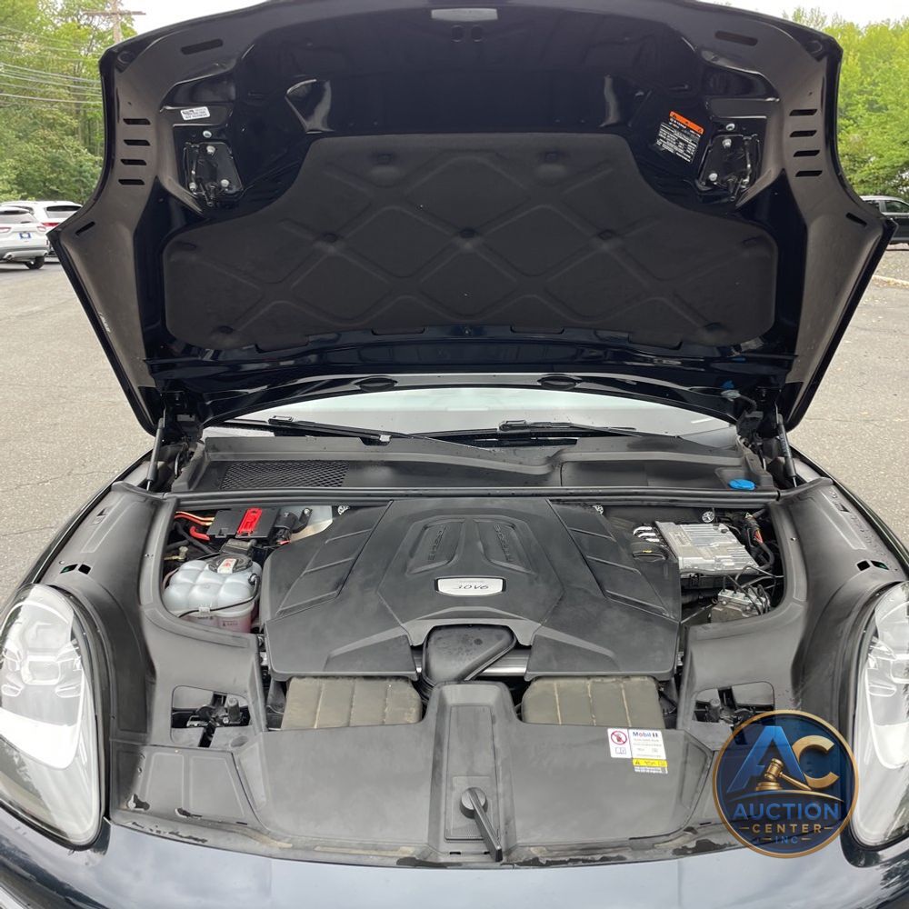 2023 Porsche Cayenne Platinum Edition