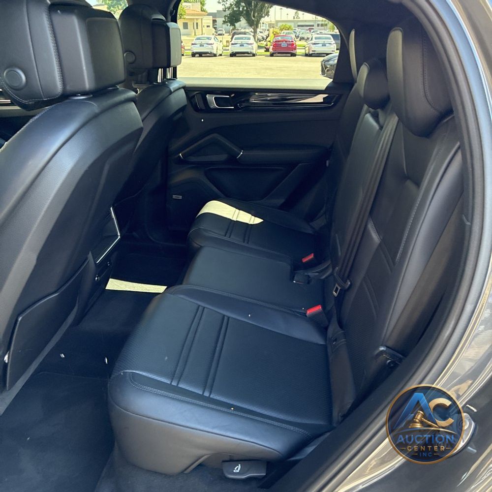 2022 Porsche Cayenne Base