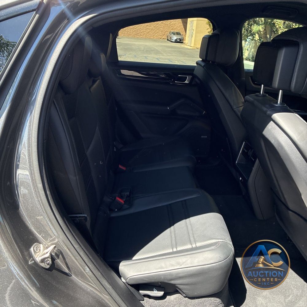 2022 Porsche Cayenne Base