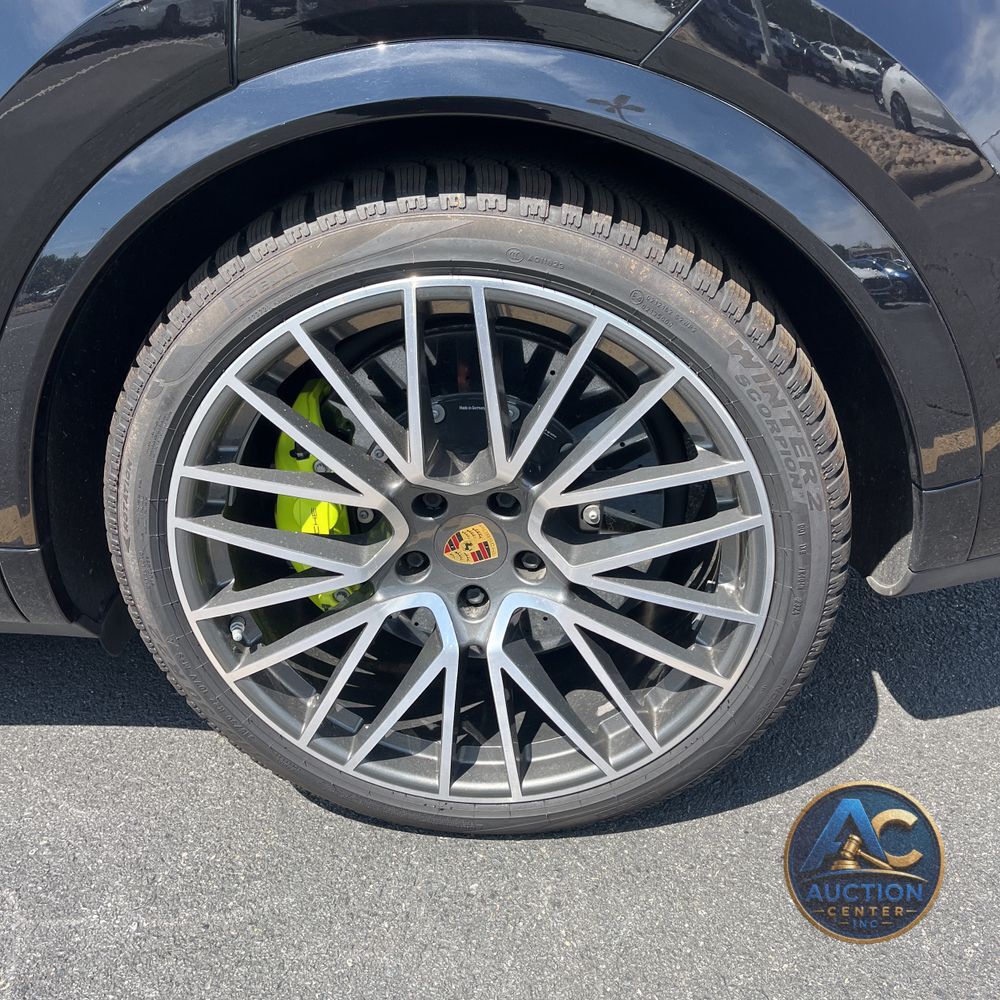 2022 Porsche Cayenne Turbo S E-Hybrid Coupe