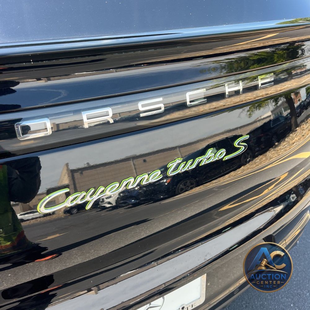 2022 Porsche Cayenne Turbo S E-Hybrid Coupe