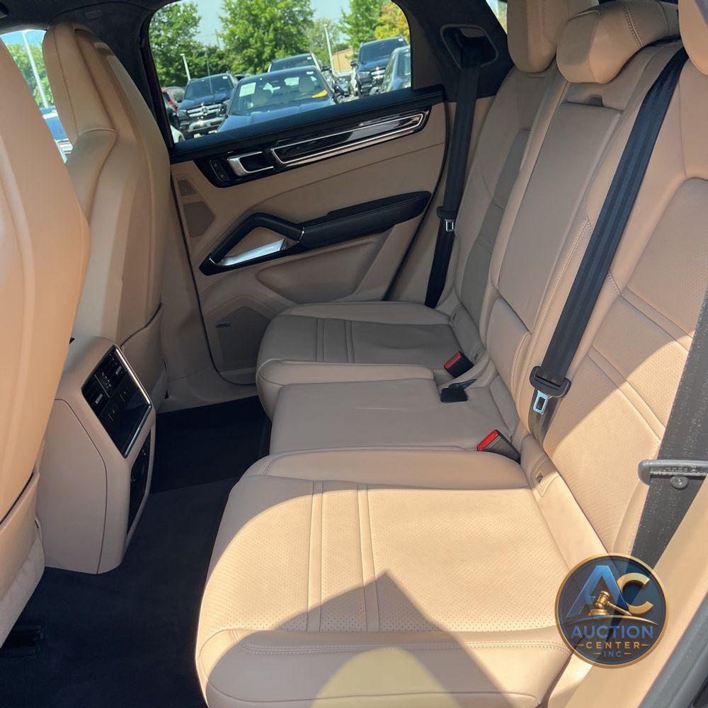 2022 Porsche Cayenne Turbo S E-Hybrid Coupe
