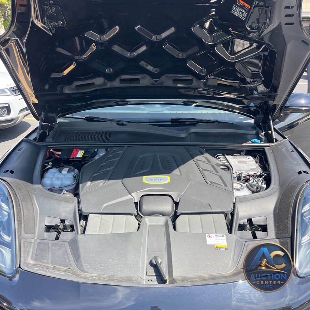 2022 Porsche Cayenne Turbo S E-Hybrid Coupe