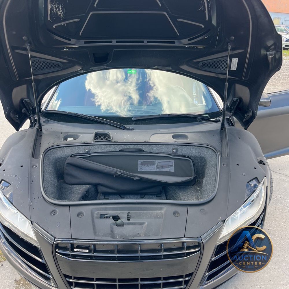 2011 Audi R8 5.2 Spyder