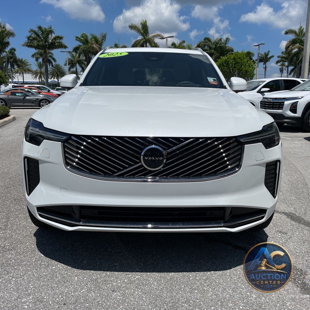 2025 Volvo XC90 B6 - Ultra