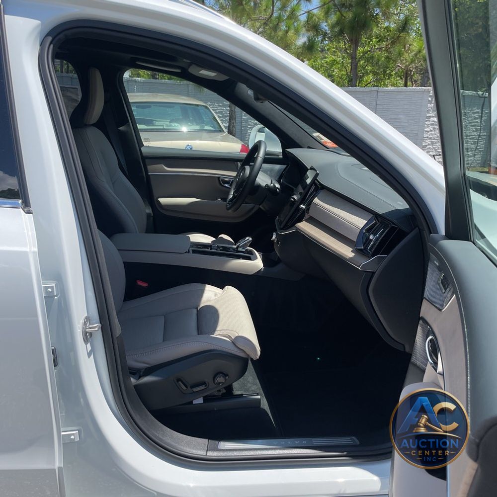 2025 Volvo XC90 B6 - Ultra
