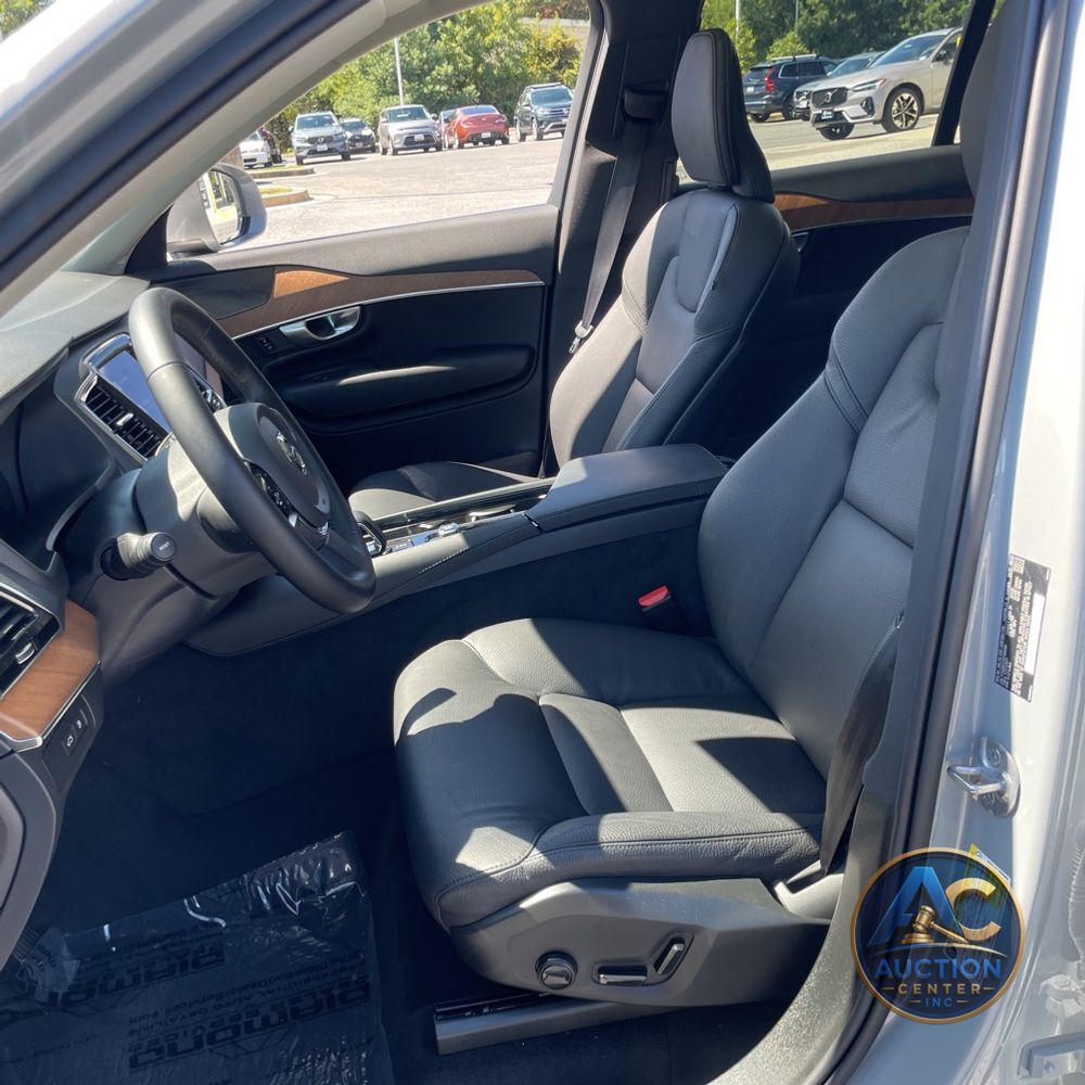 2024 Volvo XC90 T8 - Plus PHEV