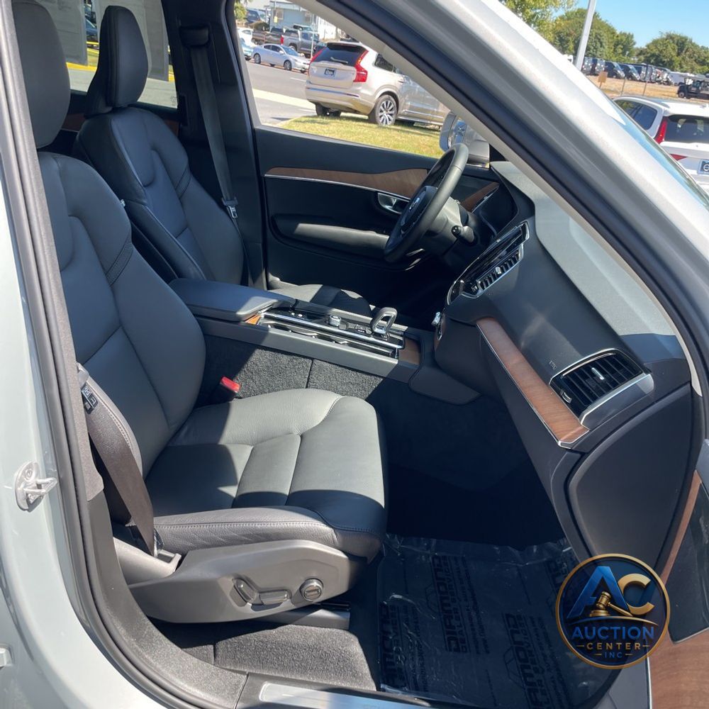 2024 Volvo XC90 T8 - Plus PHEV