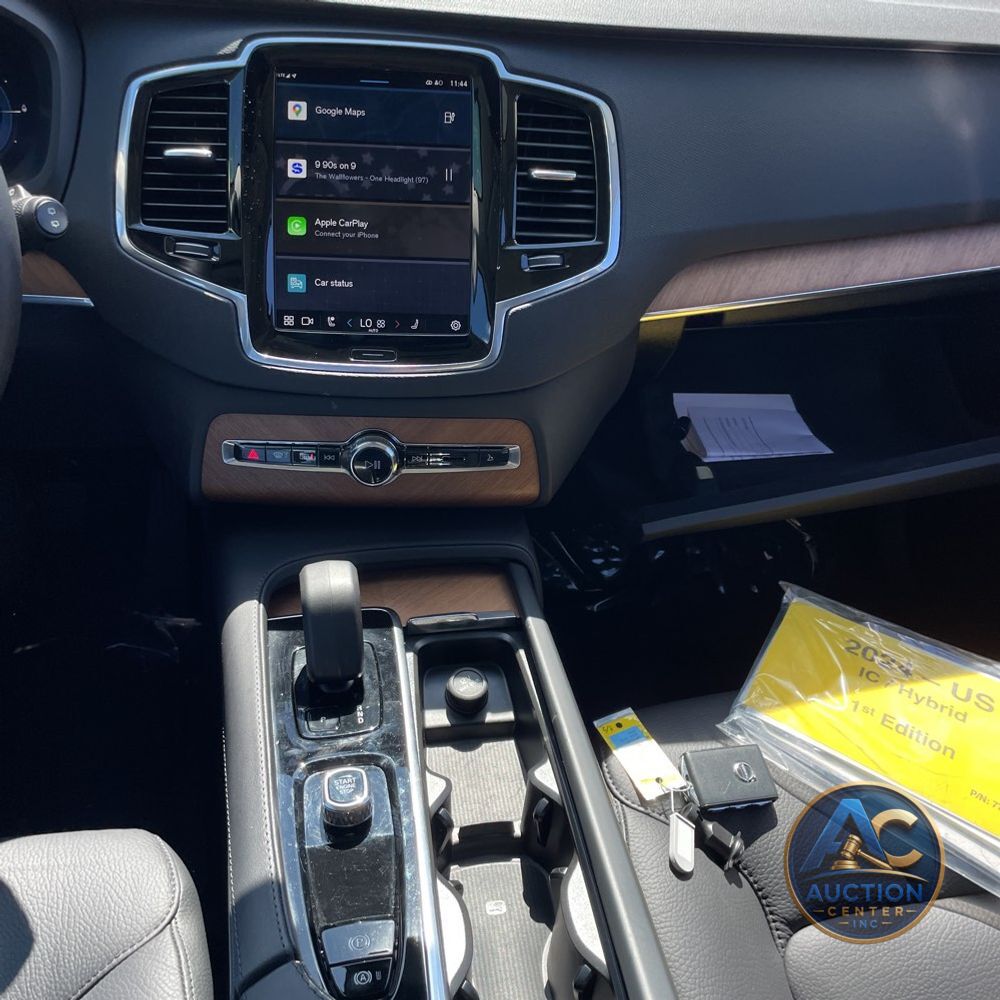 2024 Volvo XC90 T8 - Plus PHEV