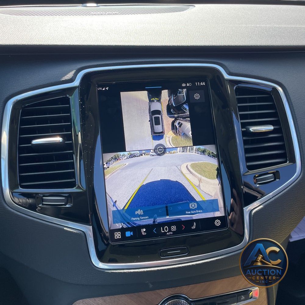 2024 Volvo XC90 T8 - Plus PHEV