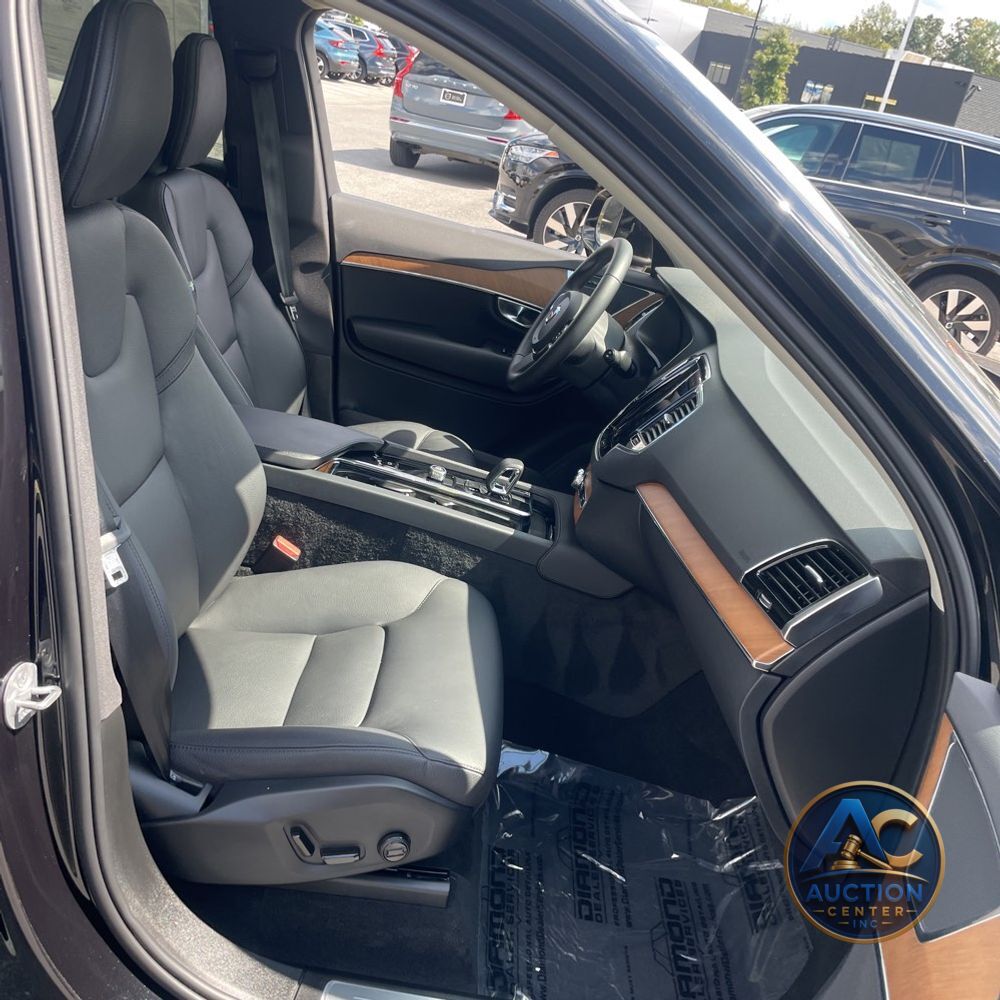 2024 Volvo XC90 T8 - Plus PHEV