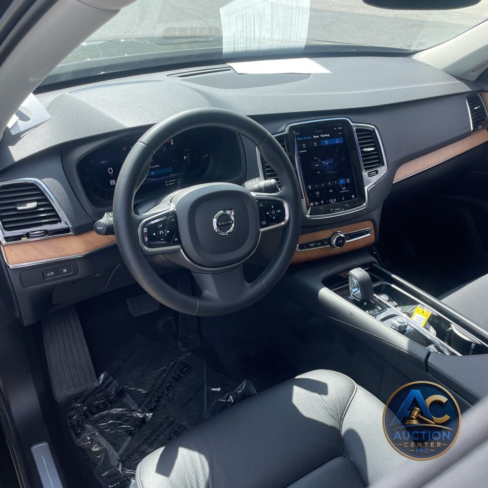 2024 Volvo XC90 T8 - Plus PHEV