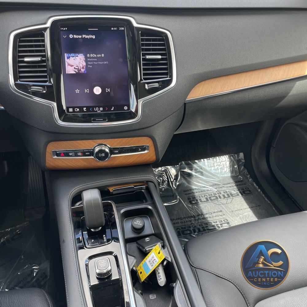 2024 Volvo XC90 T8 - Plus PHEV