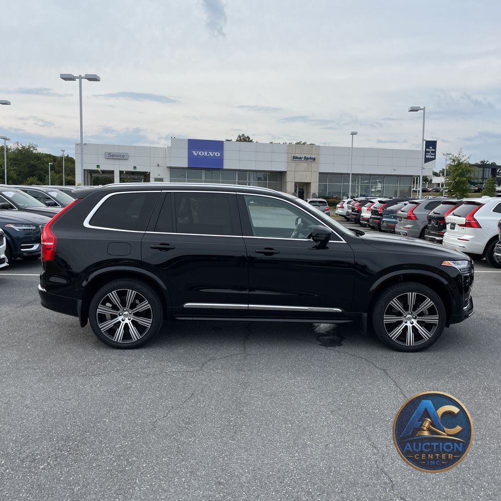 2023 Volvo XC90 T8 - Plus