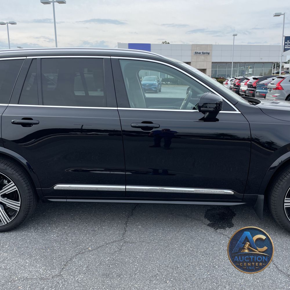 2023 Volvo XC90 T8 - Plus