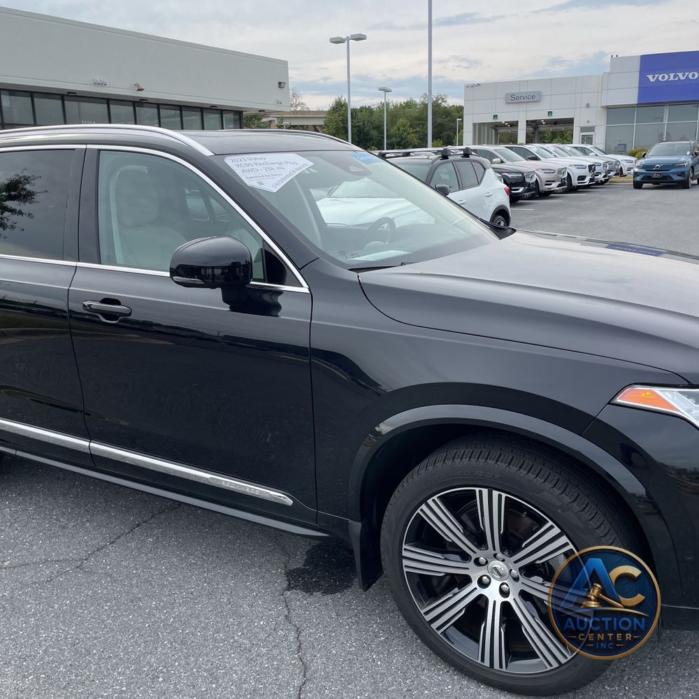 2023 Volvo XC90 T8 - Plus