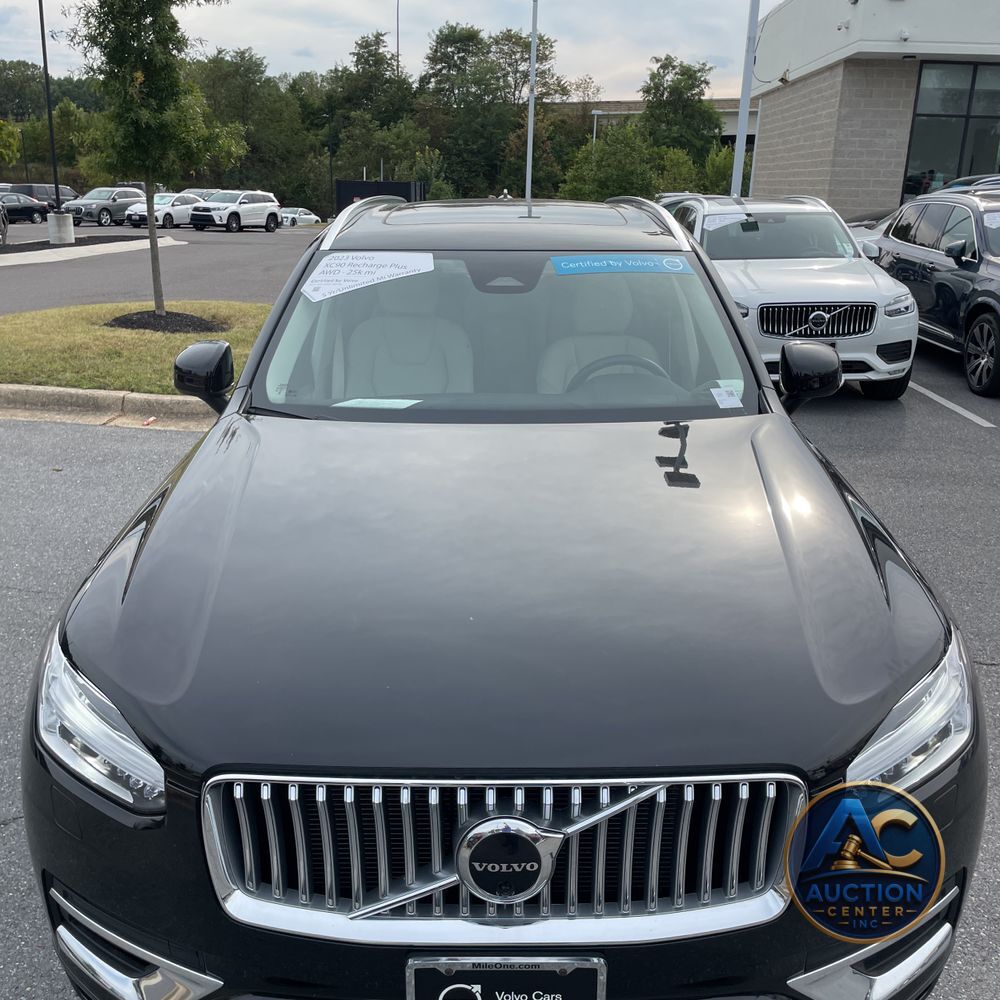 2023 Volvo XC90 T8 - Plus