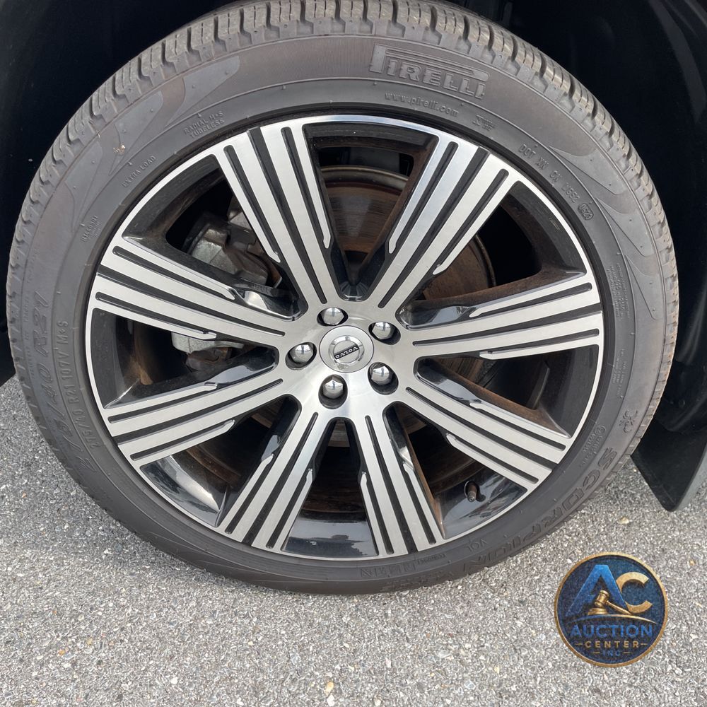 2023 Volvo XC90 T8 - Plus
