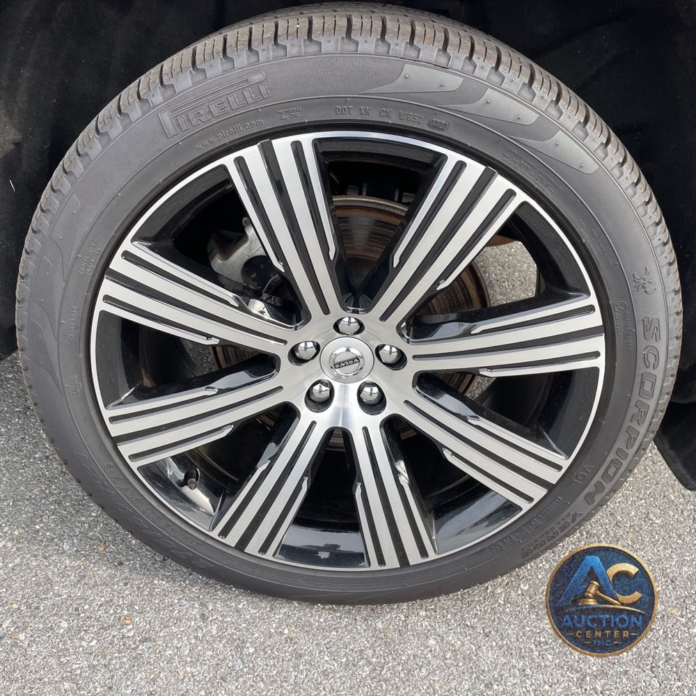 2023 Volvo XC90 T8 - Plus