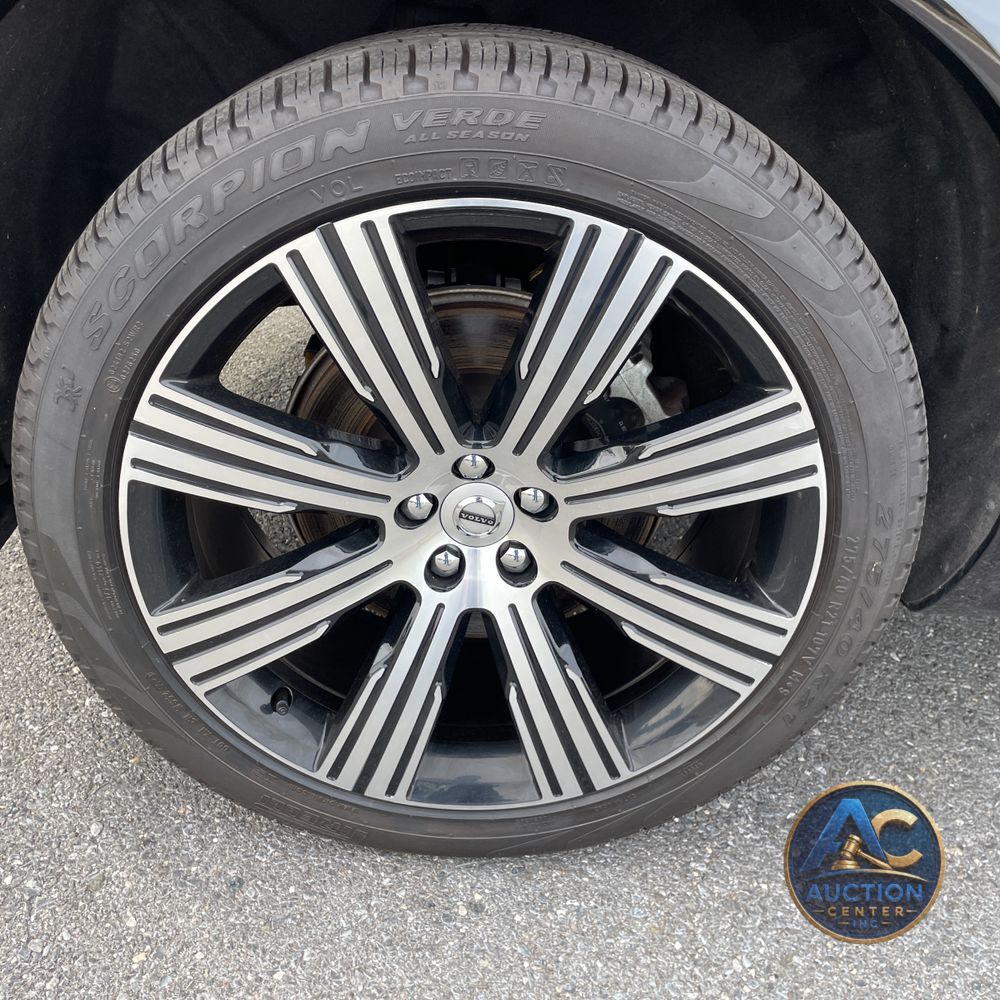 2023 Volvo XC90 T8 - Plus