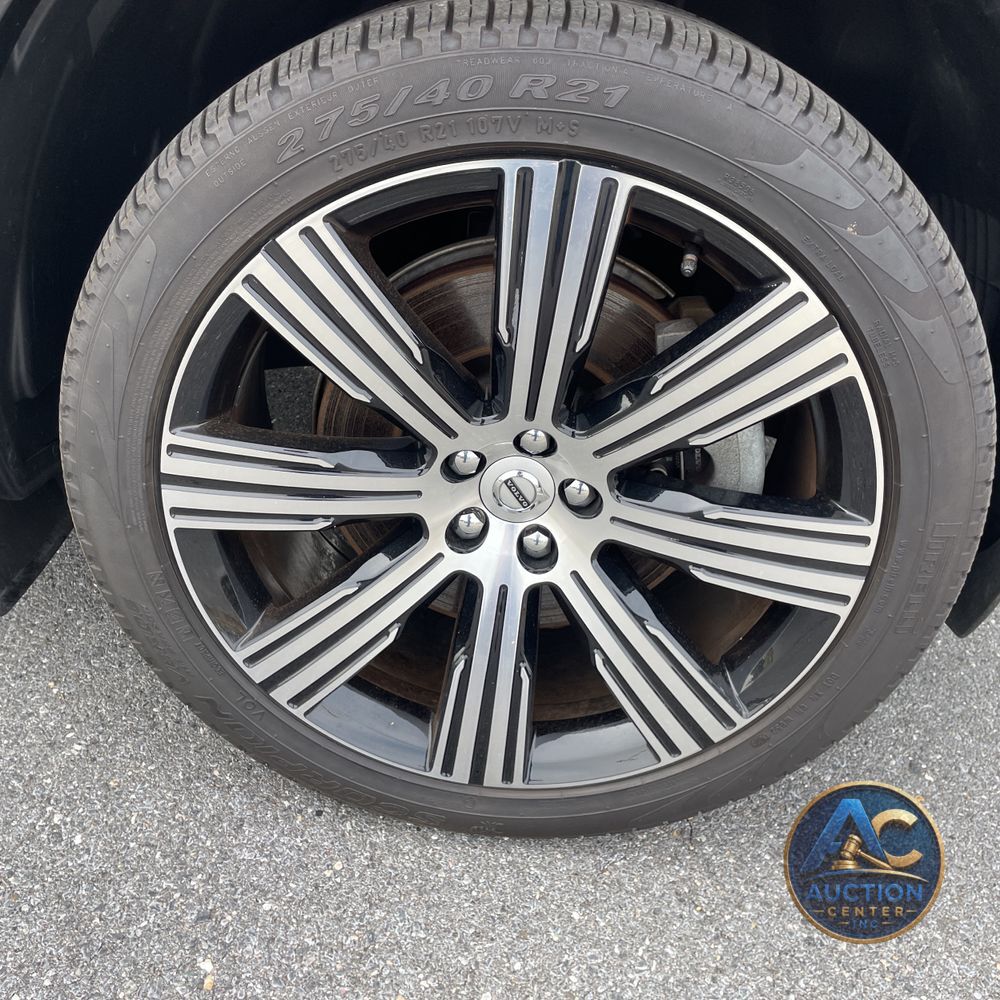 2023 Volvo XC90 T8 - Plus