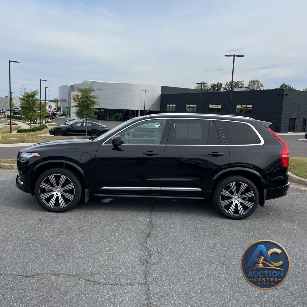 2023 Volvo XC90 T8 - Plus