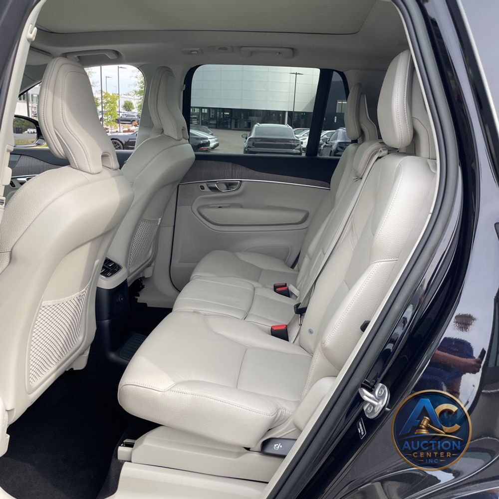 2023 Volvo XC90 T8 - Plus