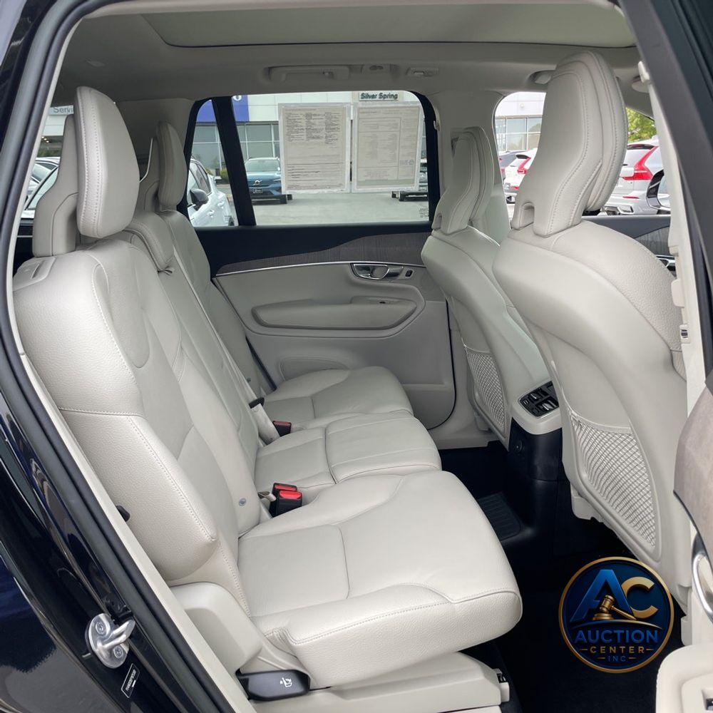 2023 Volvo XC90 T8 - Plus
