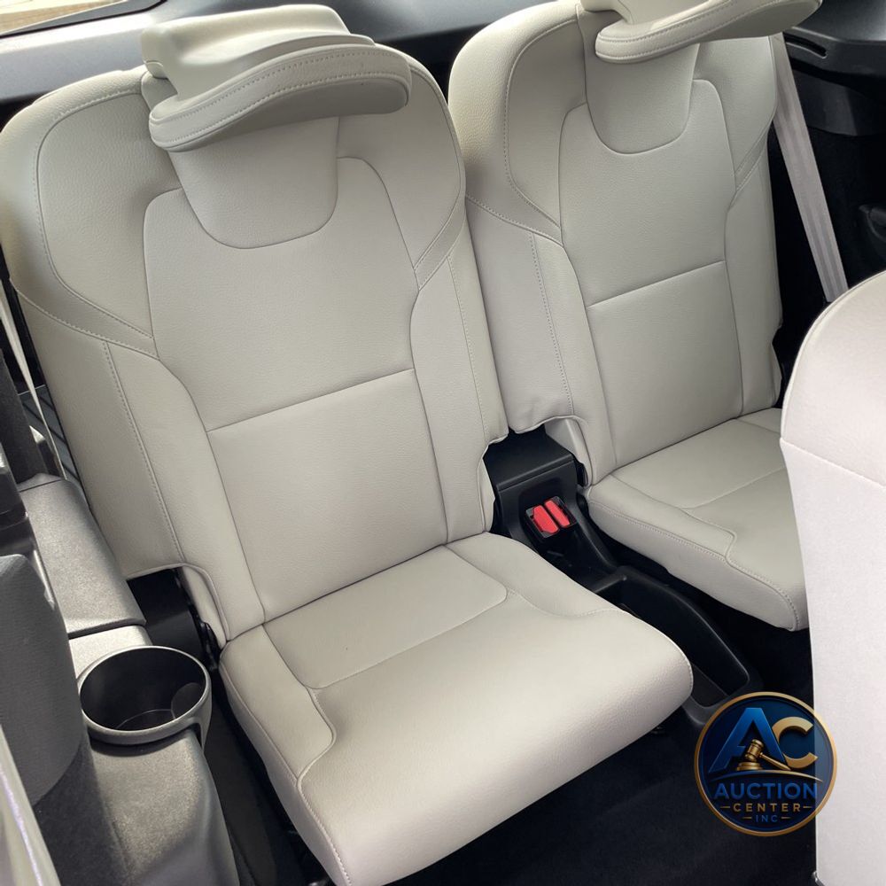 2023 Volvo XC90 T8 - Plus