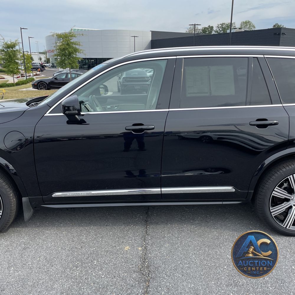 2023 Volvo XC90 T8 - Plus