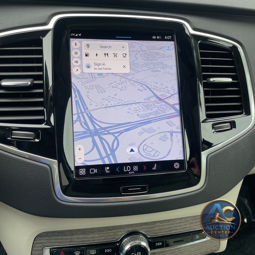 2023 Volvo XC90 T8 - Plus