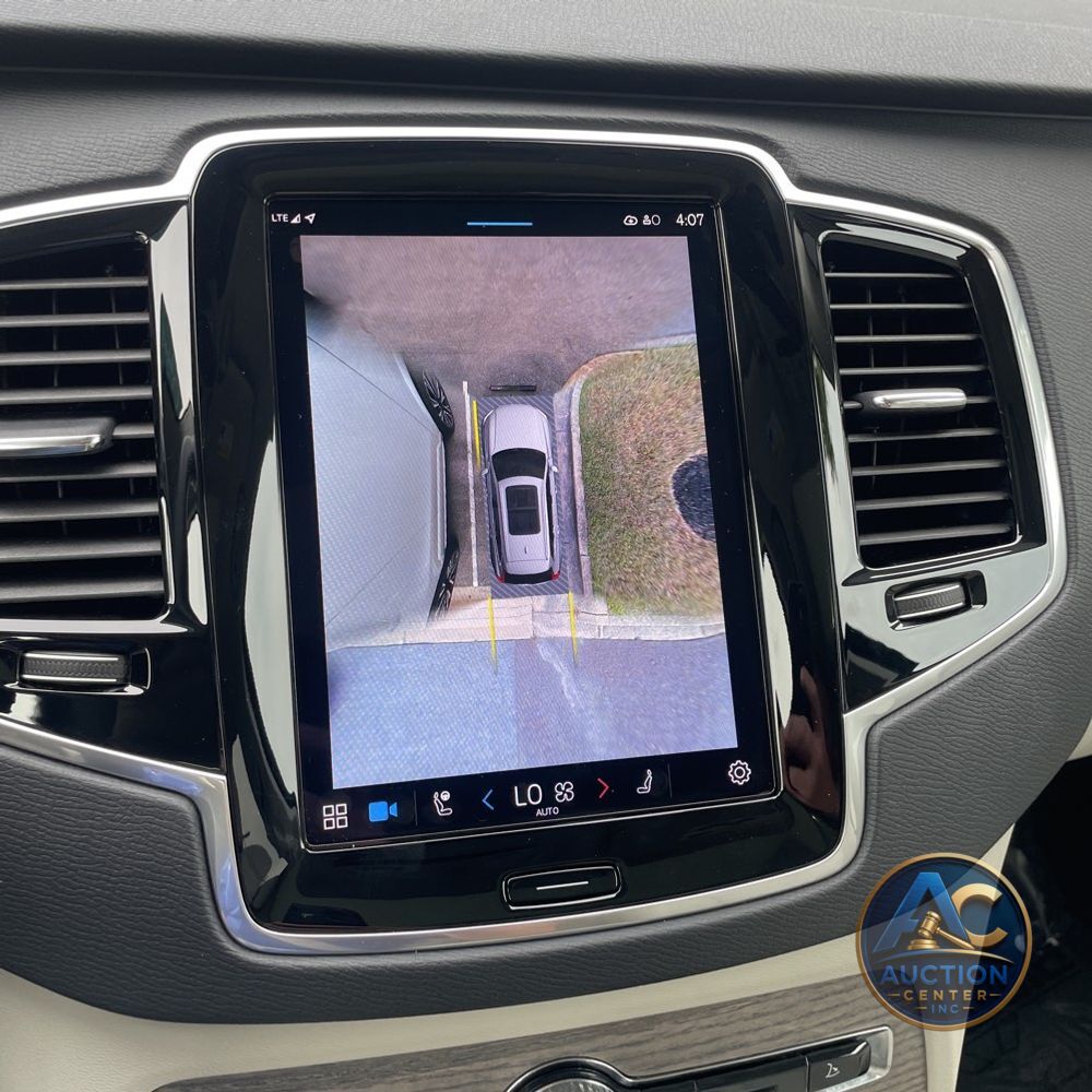 2023 Volvo XC90 T8 - Plus