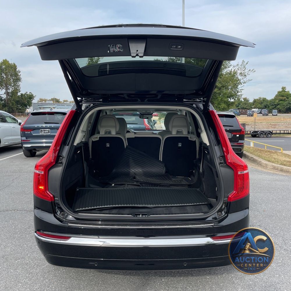 2023 Volvo XC90 T8 - Plus