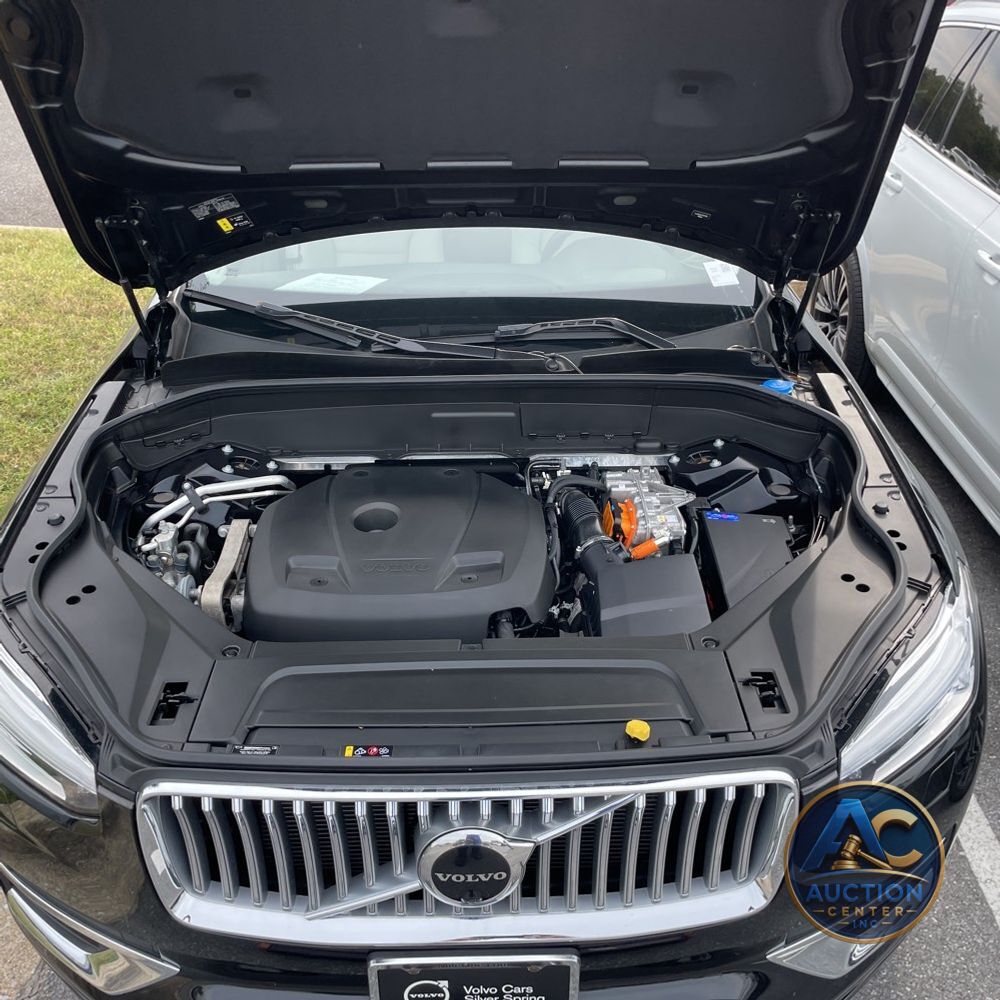 2023 Volvo XC90 T8 - Plus