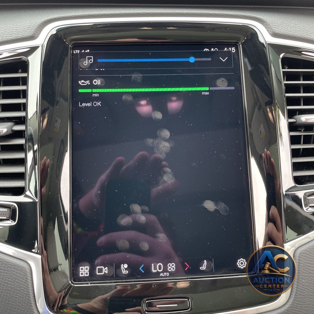 2023 Volvo XC90 T8 - Plus