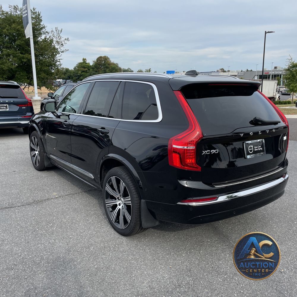 2023 Volvo XC90 T8 - Plus