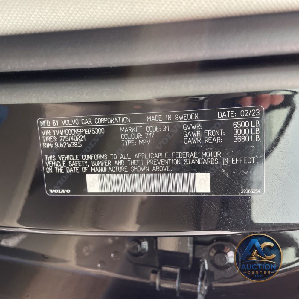 2023 Volvo XC90 T8 - Plus