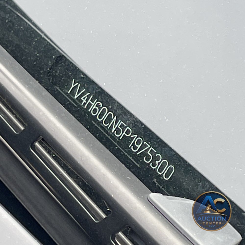 2023 Volvo XC90 T8 - Plus