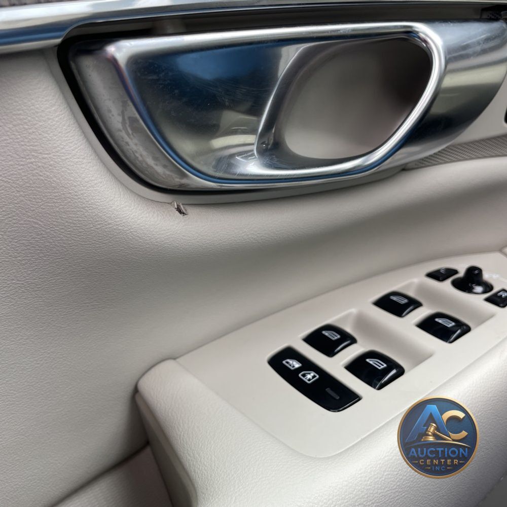 2023 Volvo XC90 T8 - Plus