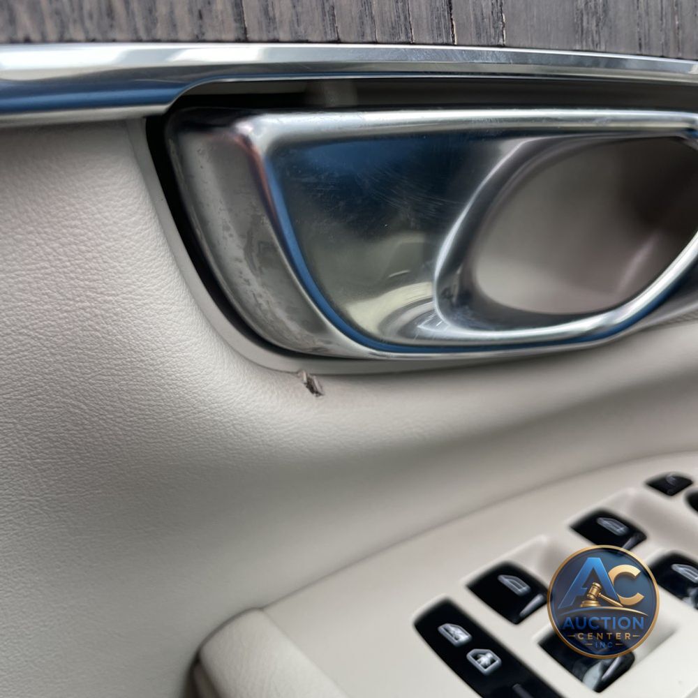 2023 Volvo XC90 T8 - Plus