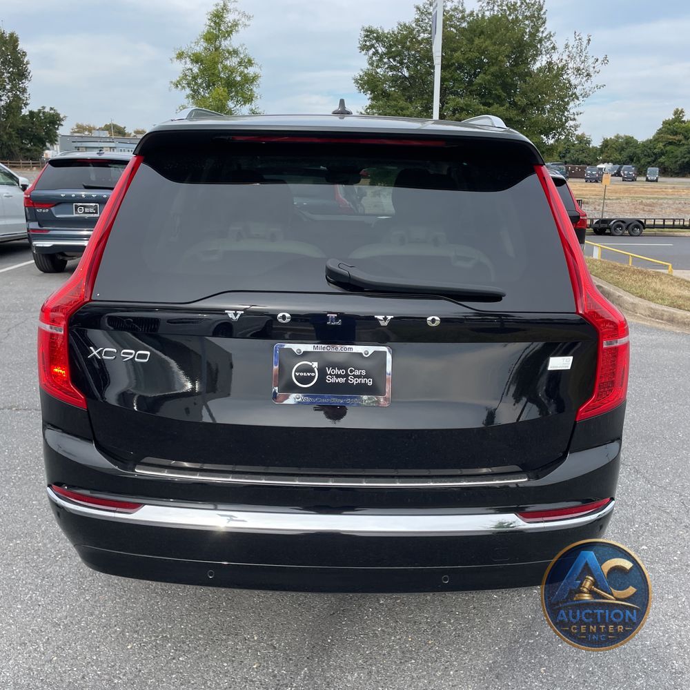 2023 Volvo XC90 T8 - Plus