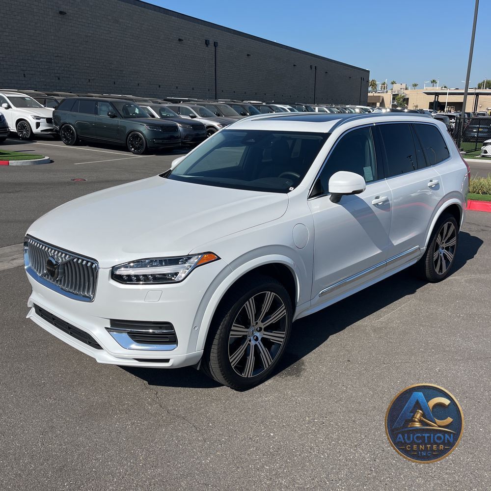 2023 Volvo XC90 T8 - Plus