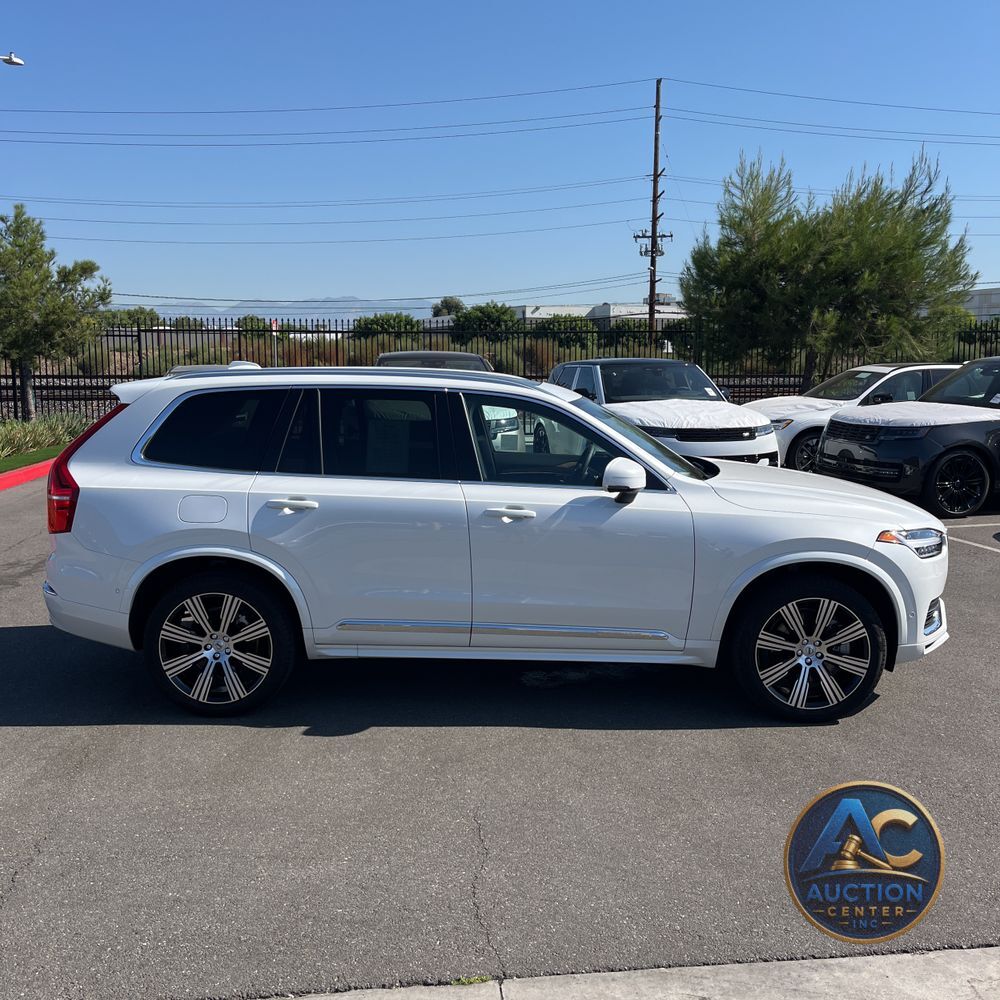 2023 Volvo XC90 T8 - Plus